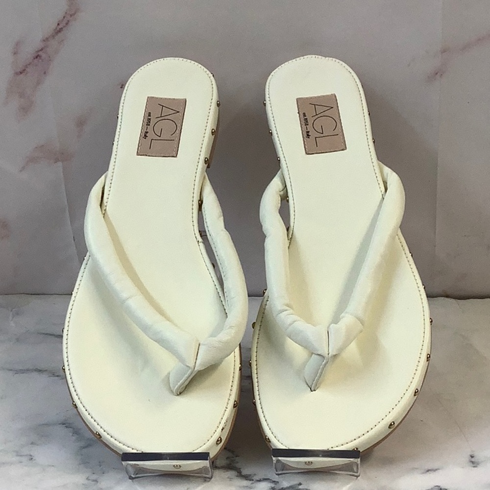 NWT AGL White Slippers Size 10
